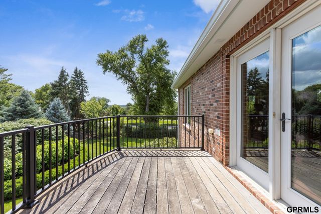 843 S 96 Street, Omaha, NE 68114