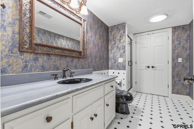 843 S 96 Street, Omaha, NE 68114
