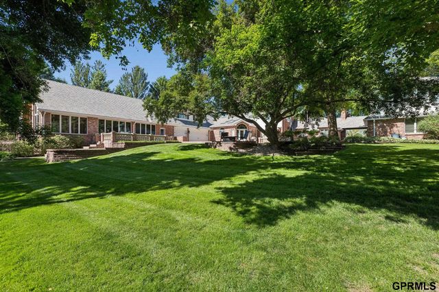 843 S 96 Street, Omaha, NE 68114
