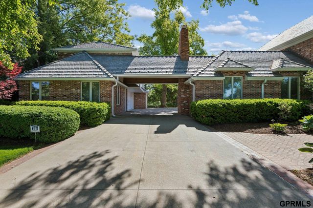 843 S 96 Street, Omaha, NE 68114