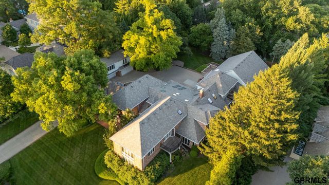 843 S 96 Street, Omaha, NE 68114