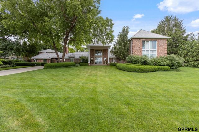 843 S 96 Street, Omaha, NE 68114