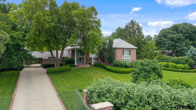 843 S 96 Street, Omaha, NE 68114