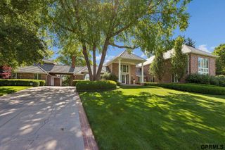 843 S 96 Street, Omaha, NE 68114