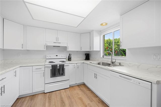 849 Palm View DR 28, Naples, FL 34110