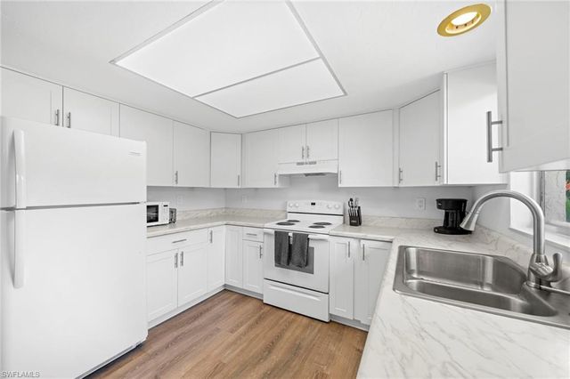 849 Palm View DR 28, Naples, FL 34110