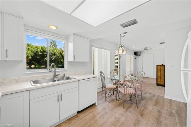 849 Palm View DR 28, Naples, FL 34110