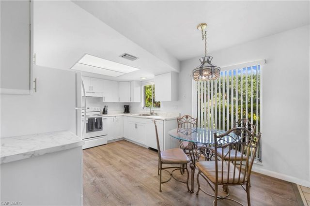 849 Palm View DR 28, Naples, FL 34110