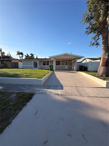 7751 NW 32nd Street, Davie, FL 33024