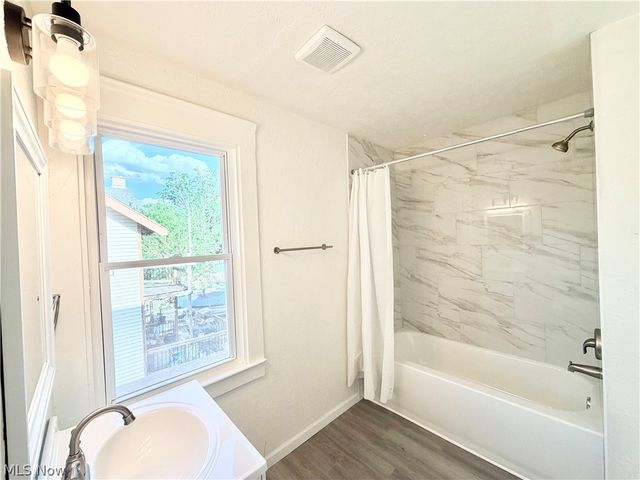 4025 Henritze Avenue, Cleveland, OH 44109
