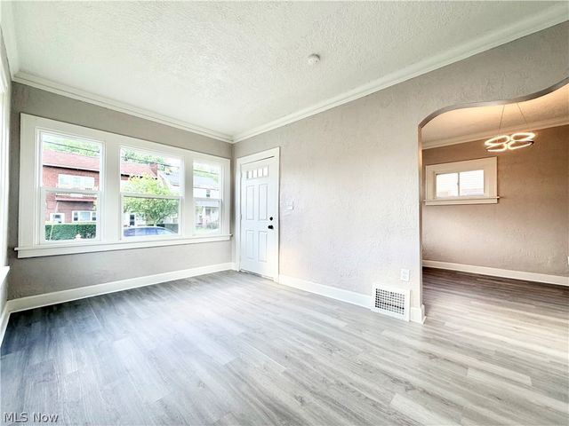 4025 Henritze Avenue, Cleveland, OH 44109