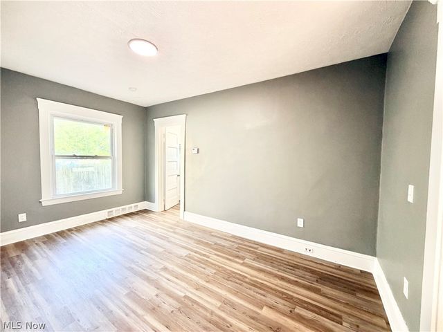 4025 Henritze Avenue, Cleveland, OH 44109