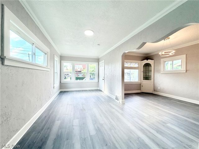4025 Henritze Avenue, Cleveland, OH 44109