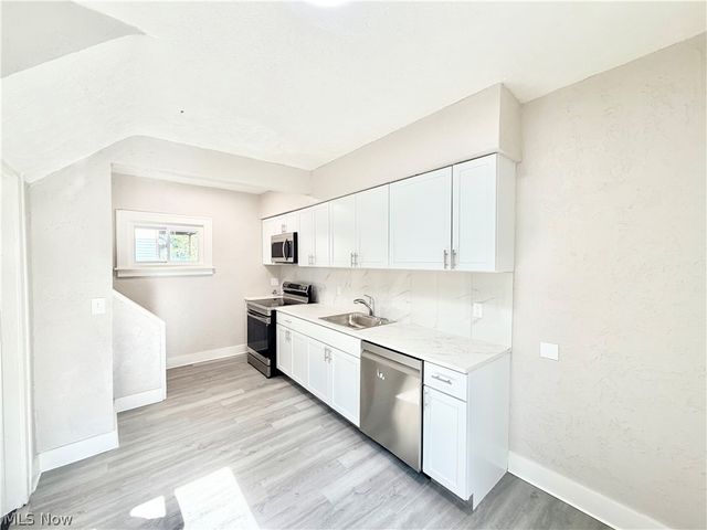 4025 Henritze Avenue, Cleveland, OH 44109