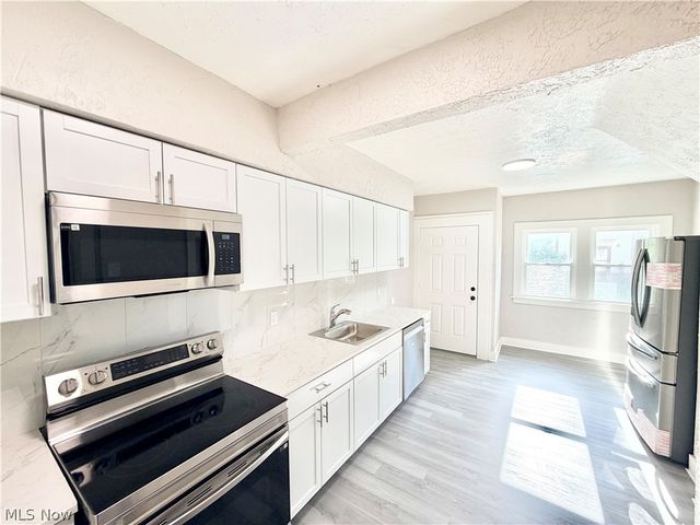 4025 Henritze Avenue, Cleveland, OH 44109