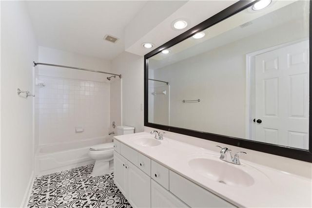 5474 Oxford Chase Way, Atlanta, GA 30338