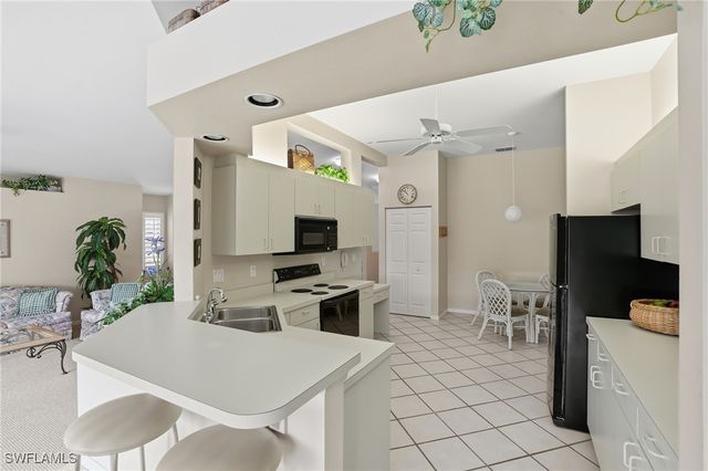 7680 Oleander Gate DR J202, Naples, FL 34109