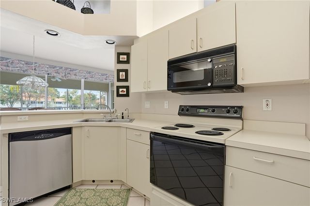 7680 Oleander Gate DR J202, Naples, FL 34109