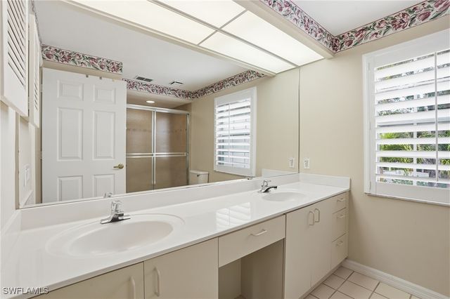 7680 Oleander Gate DR J202, Naples, FL 34109