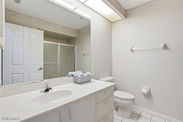 7680 Oleander Gate DR J202, Naples, FL 34109