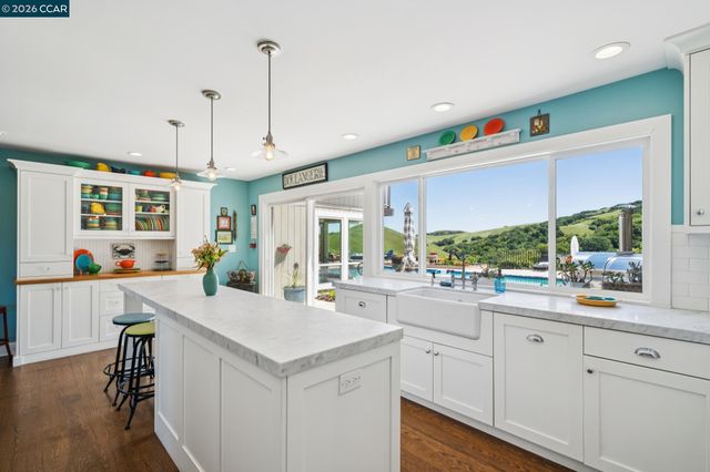 1933 Joseph Dr, Moraga, CA 94556