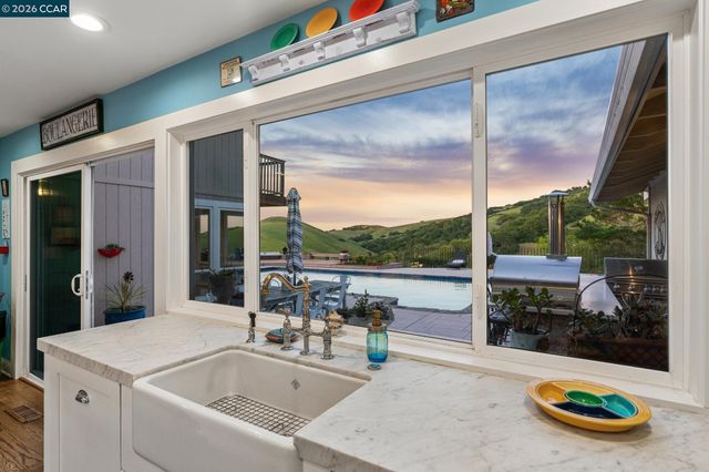 1933 Joseph Dr, Moraga, CA 94556