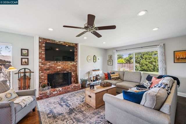 1933 Joseph Dr, Moraga, CA 94556