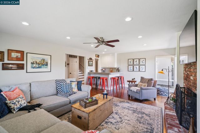 1933 Joseph Dr, Moraga, CA 94556