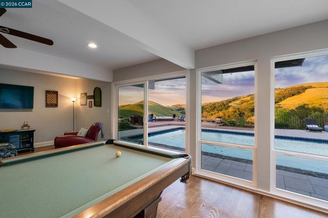 1933 Joseph Dr, Moraga, CA 94556