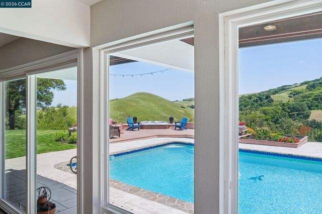 1933 Joseph Dr, Moraga, CA 94556