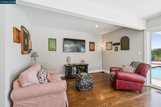 1933 Joseph Dr, Moraga, CA 94556