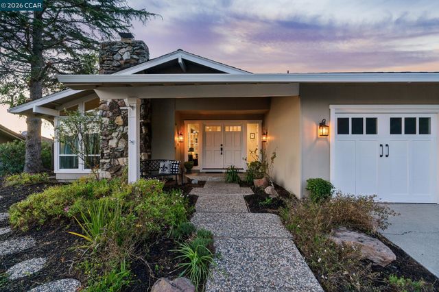 1933 Joseph Dr, Moraga, CA 94556