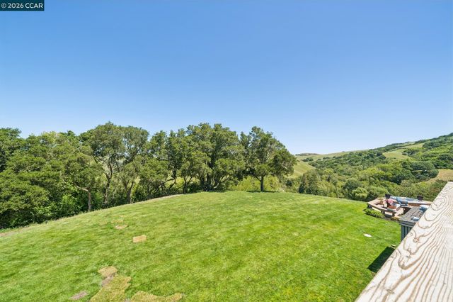 1933 Joseph Dr, Moraga, CA 94556