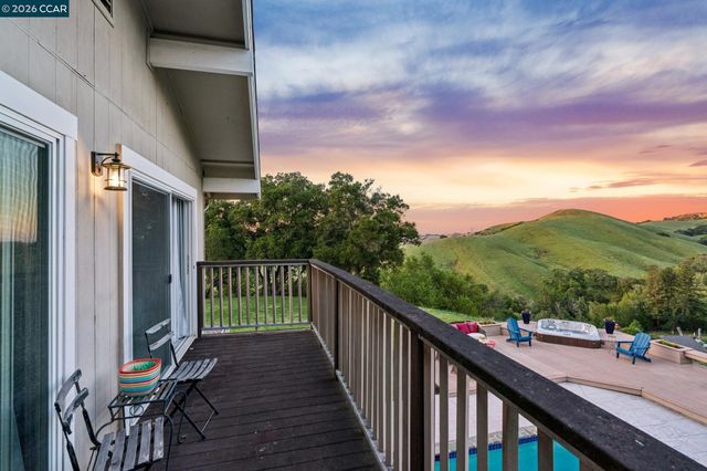 1933 Joseph Dr, Moraga, CA 94556