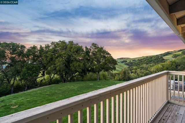 1933 Joseph Dr, Moraga, CA 94556