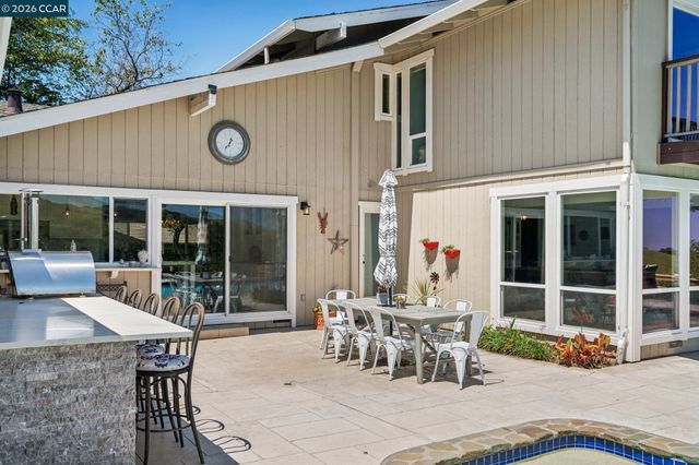 1933 Joseph Dr, Moraga, CA 94556