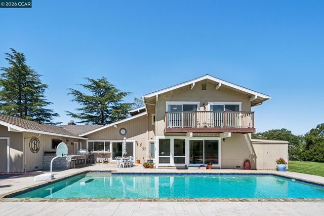 1933 Joseph Dr, Moraga, CA 94556