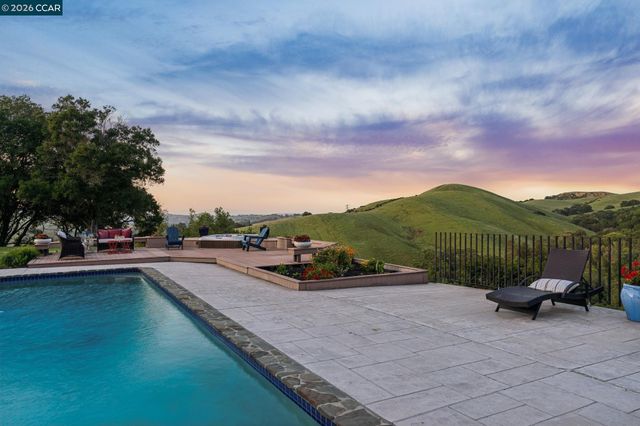 1933 Joseph Dr, Moraga, CA 94556