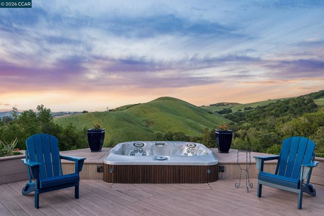 1933 Joseph Dr, Moraga, CA 94556