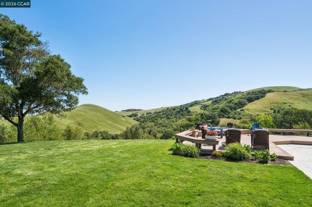 1933 Joseph Dr, Moraga, CA 94556