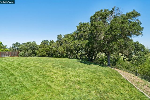 1933 Joseph Dr, Moraga, CA 94556