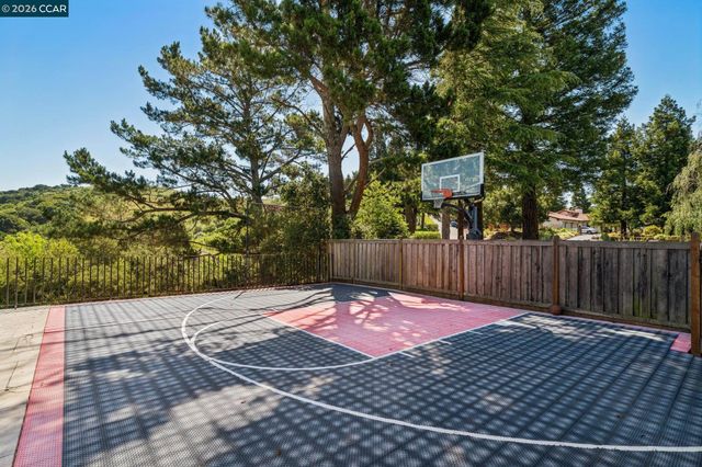 1933 Joseph Dr, Moraga, CA 94556