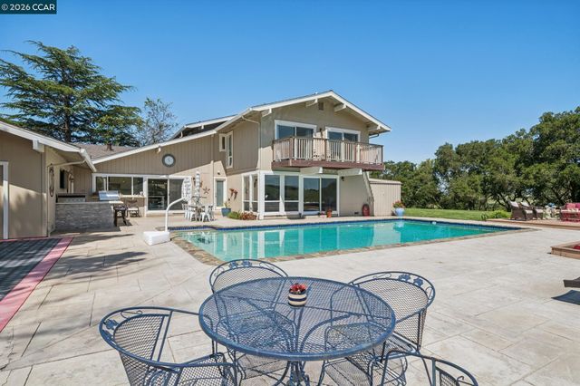 1933 Joseph Dr, Moraga, CA 94556