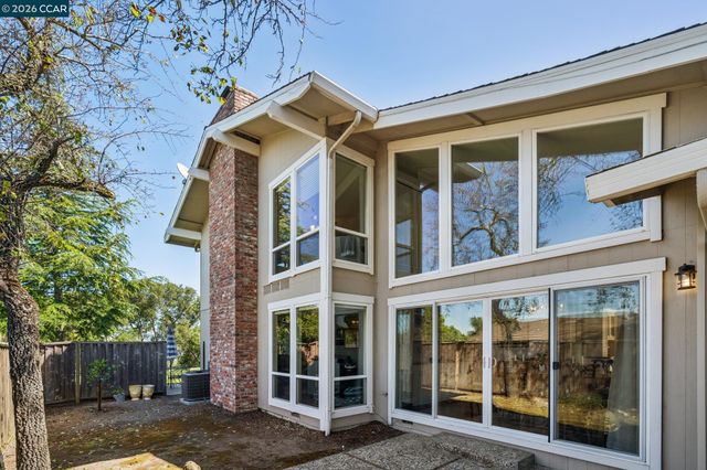 1933 Joseph Dr, Moraga, CA 94556