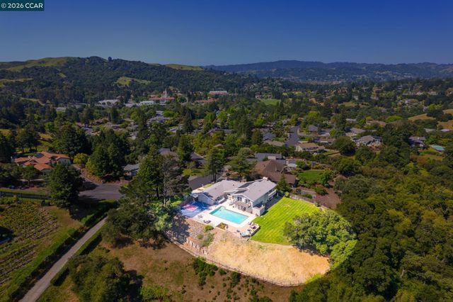 1933 Joseph Dr, Moraga, CA 94556