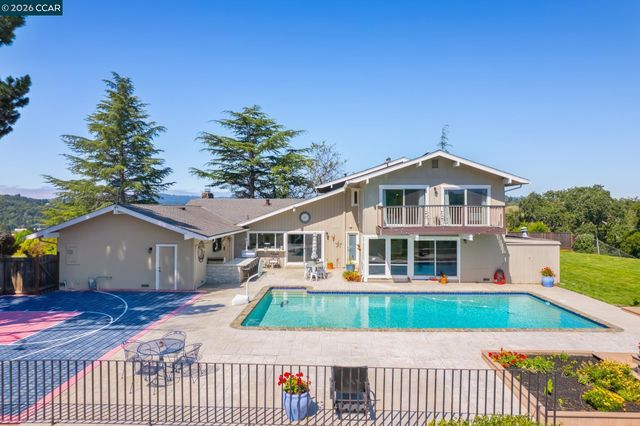 1933 Joseph Dr, Moraga, CA 94556