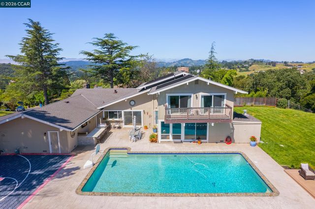 1933 Joseph Dr, Moraga, CA 94556