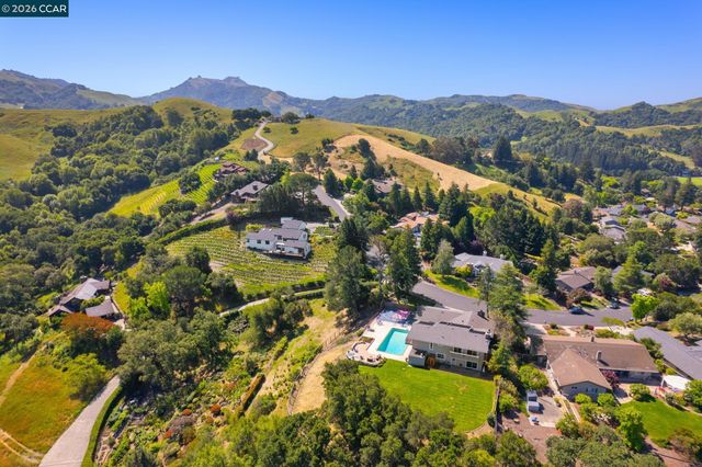 1933 Joseph Dr, Moraga, CA 94556