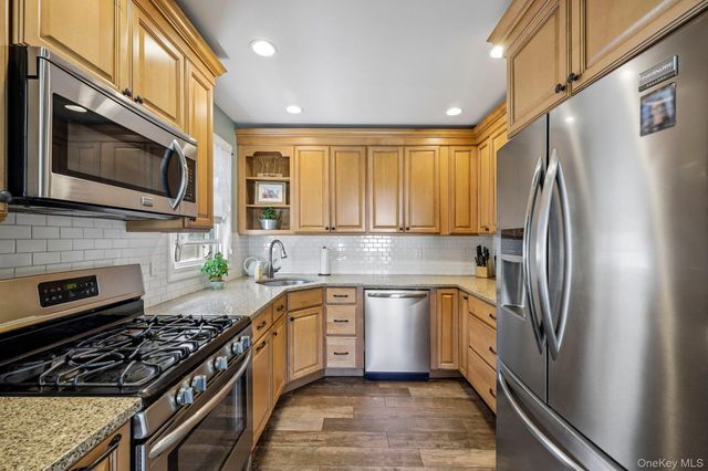 63 Kilburn Road S, West Hempstead, NY 11552