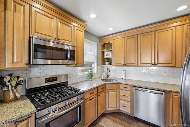 63 Kilburn Road S, West Hempstead, NY 11552